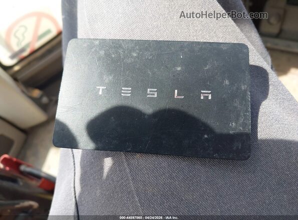 7G2CEHED9RA053653 2024 TESLA CYBERTRUCK Silver Առջևի վահանակի տեսք