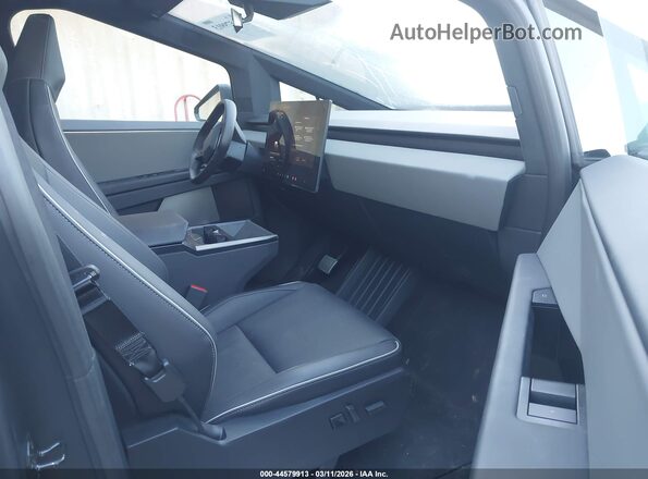 7G2CEHED9SA058857 2025 TESLA CYBERTRUCK Серебряный Вид салона спереди