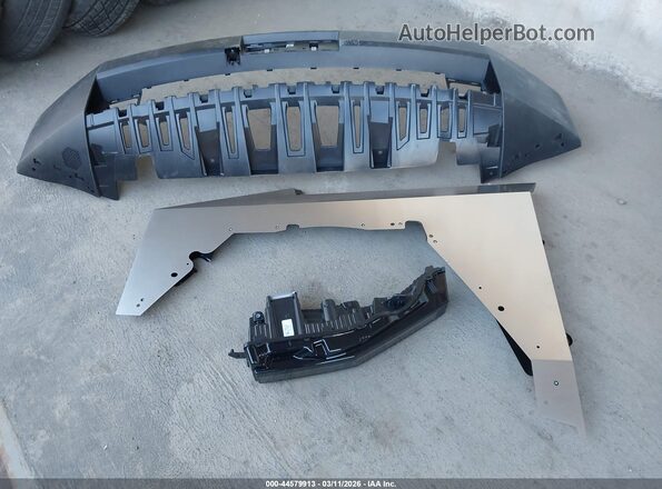 7G2CEHED9SA058857 2025 TESLA CYBERTRUCK Серебряный Вид панели приборов