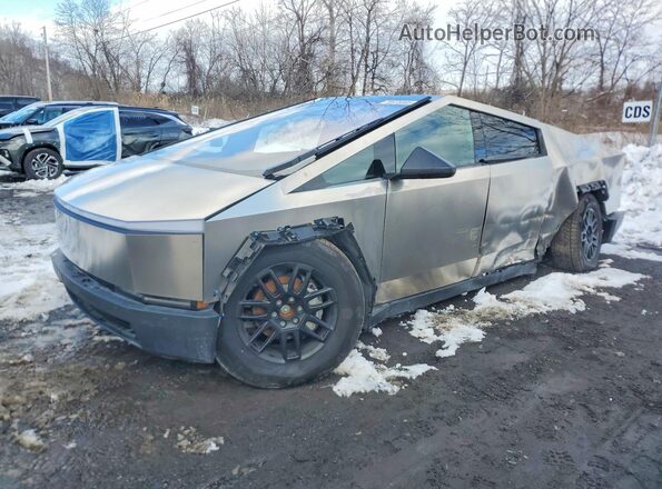7G2CEHEE1SA075287 2025 TESLA CYBERTRUCK Silver Przód lewy