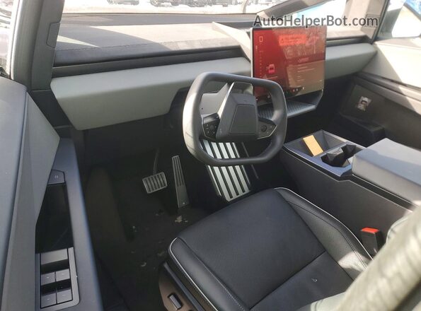 7G2CEHEE1SA075287 2025 TESLA CYBERTRUCK Silver Widok deski rozdzielczej