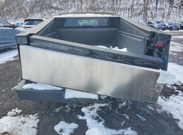 7G2CEHEE1SA075287 2025 TESLA CYBERTRUCK Silver Widok z tyłu