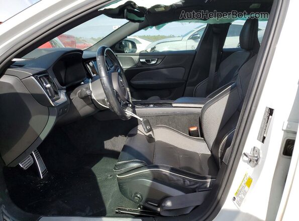 7JRA22TM3KG014740 2019 VOLVO S60 White Front interior view