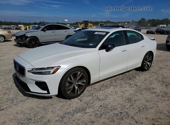 7JRA22TM3KG014740 2019 VOLVO S60 White Front left
