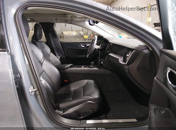7JRL12FK3RG326993 2024 VOLVO S60 Dark Blue Вид салона спереди