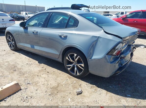 7JRL12FK9RG323001 2024 VOLVO S60 Синий Задняя левая четверть
