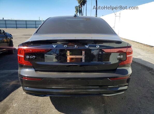 7JRL12FL7RG324432 2024 VOLVO S60 Черный Вид сзади