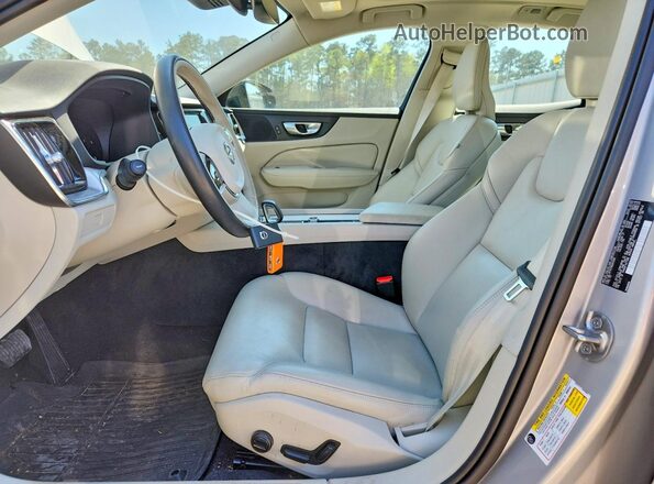 7JRL12TK7RG291296 2024 VOLVO S60 Серебряный Вид салона спереди