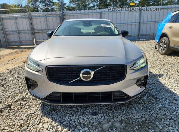 7JRL12TK7RG291296 2024 VOLVO S60 Серебряный Вид спереди