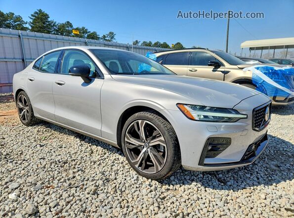 7JRL12TK7RG291296 2024 VOLVO S60 Серебряный Передняя правая четверть