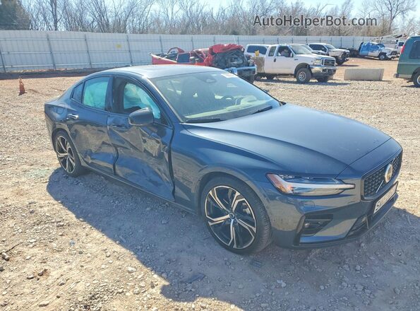 7JRL12TLXRG303594 2024 VOLVO S60 Синий Передняя правая четверть
