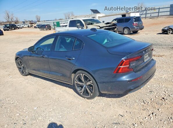 7JRL12TLXRG303594 2024 VOLVO S60 Синий Задняя левая четверть