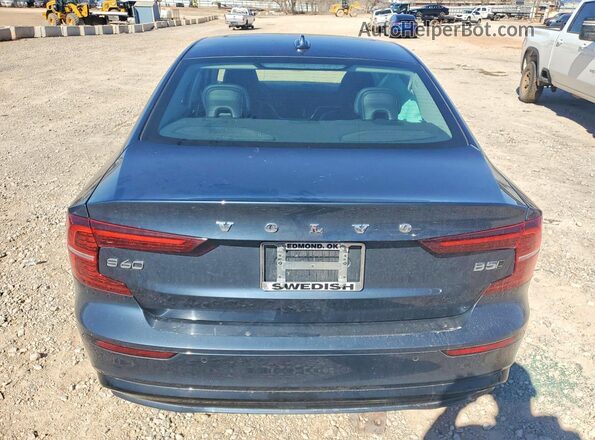 7JRL12TLXRG303594 2024 VOLVO S60 Синий Вид сзади