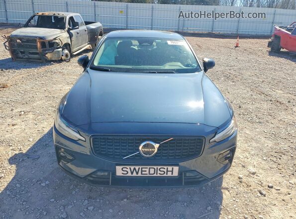 7JRL12TLXRG303594 2024 VOLVO S60 Синий Вид спереди