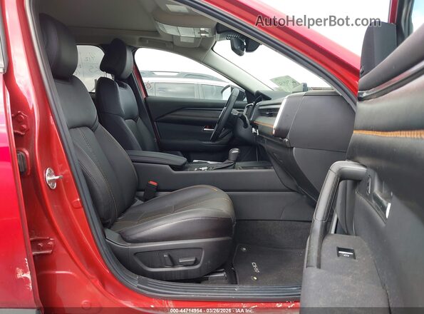 7MMVAAEW9SN130807 2025 MAZDA CX-50 HYBRID Красный Вид салона спереди
