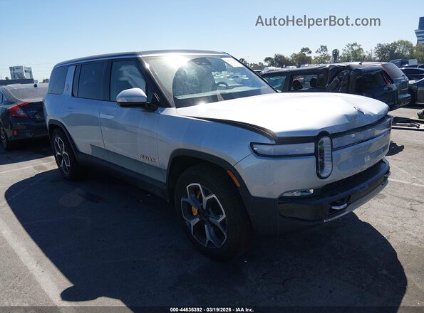 7PDSGABA4RN033589 2024 RIVIAN R1S Серебряный Передняя правая четверть
