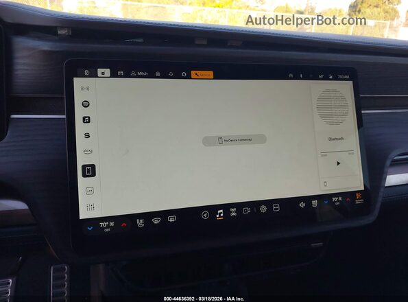 7PDSGABA4RN033589 2024 RIVIAN R1S Серебряный 