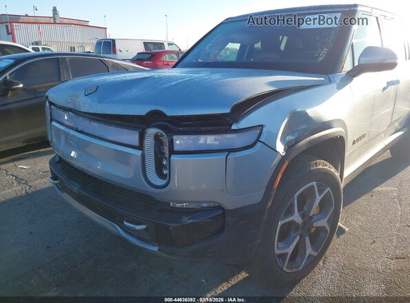 7PDSGABA4RN033589 2024 RIVIAN R1S Серебряный Вид спереди