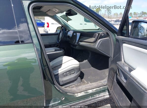 7PDSGABA4RN035584 2024 RIVIAN R1S Green Widok wnętrza z przodu