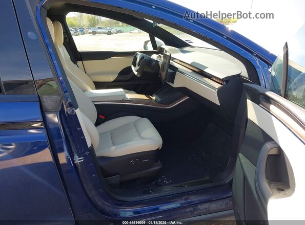 7SAXCBE52PF397733 2023 TESLA MODEL X Синий Вид салона спереди