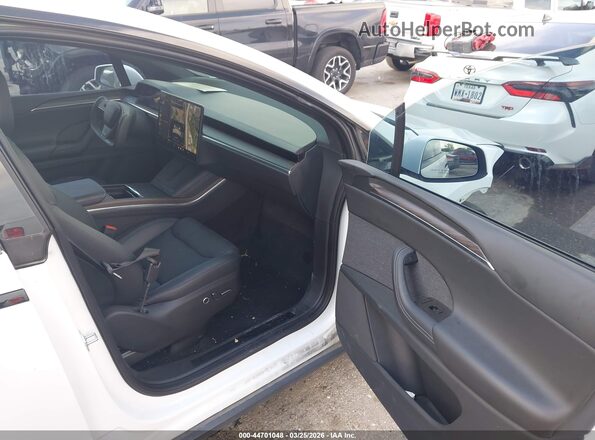 7SAXCBE58RF448784 2024 TESLA MODEL X White Vista interior delantera
