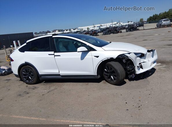 7SAXCBE64NF331741 2022 TESLA MODEL X Белый Панорамный вид салона 360°