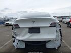 2022 Tesla Model Y Long Range Dual Motor All-wheel Drive White vin: 7SAYGAEE3NF544920
