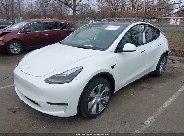 7SAYGAEE3NF544920 2022 TESLA MODEL Y White Передня ліва чверть
