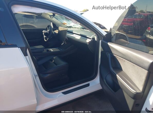 7SAYGAEE4NF351577 2022 TESLA MODEL Y White Front interior view