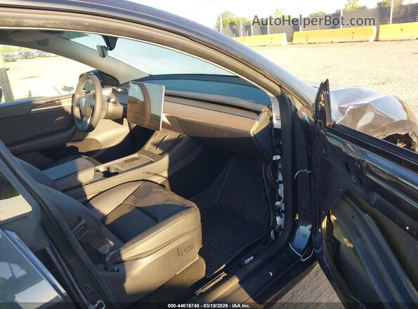 7SAYGAEE4RF104680 2024 TESLA MODEL Y Черный Вид салона спереди