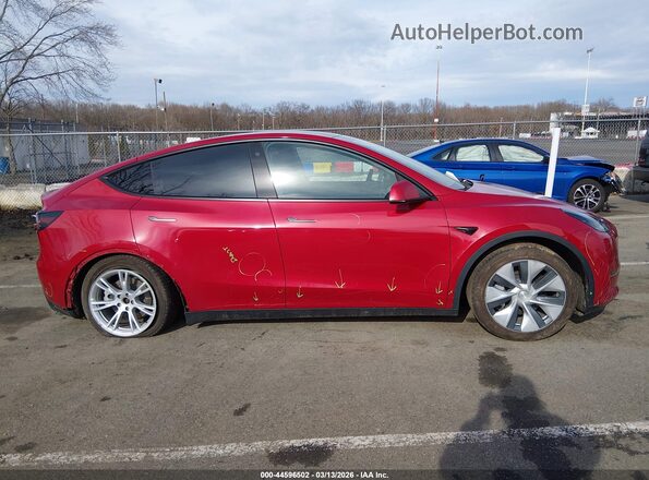 7SAYGAEE8NF420027 2022 TESLA MODEL Y Red Widok wnętrza z tyłu
