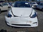 2022 Tesla Model Y Long Range Dual Motor All-wheel Drive Белый vin: 7SAYGAEE8NF518362