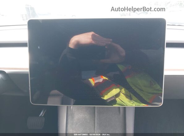 7SAYGAEE8NF518362 2022 TESLA MODEL Y Белый Вид задних сидений
