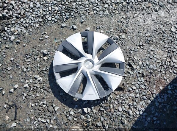7SAYGAEE8NF518362 2022 TESLA MODEL Y Белый Вид панели приборов