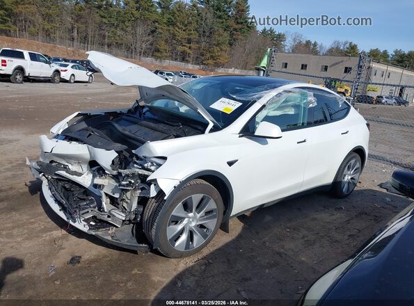 7SAYGAEE8PF589211 2023 TESLA MODEL Y White Przód lewy