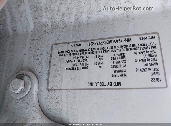 7SAYGAEE8PF589211 2023 TESLA MODEL Y White Widok komory silnika