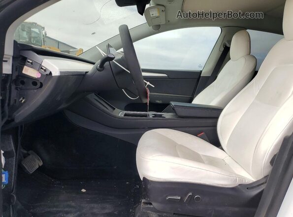 7SAYGAEE8PF589855 2023 TESLA MODEL White Widok wnętrza z przodu