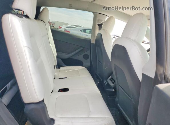 7SAYGAEE8PF589855 2023 TESLA MODEL White Widok tylnych siedzeń