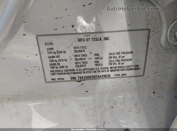 7SAYGDED0TA439836 2026 TESLA MODEL Y White Widok komory silnika