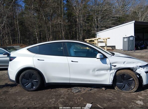 7SAYGDED0TA439836 2026 TESLA MODEL Y White Widok wnętrza z tyłu
