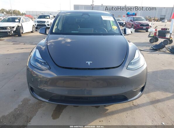 7SAYGDED1PF956099 2023 TESLA MODEL Y Gray Vista del salpicadero