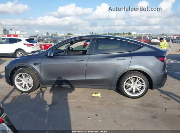 7SAYGDED1PF956099 2023 TESLA MODEL Y Gray Vista interior trasera