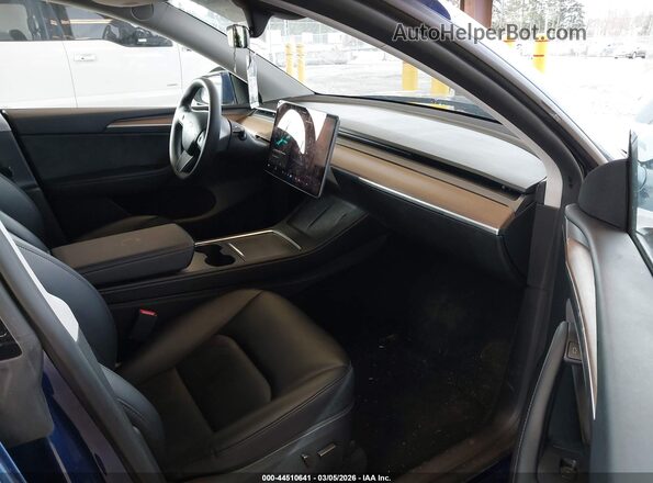 7SAYGDED2RF181069 2024 TESLA MODEL Y Dark Blue Vista interior delantera