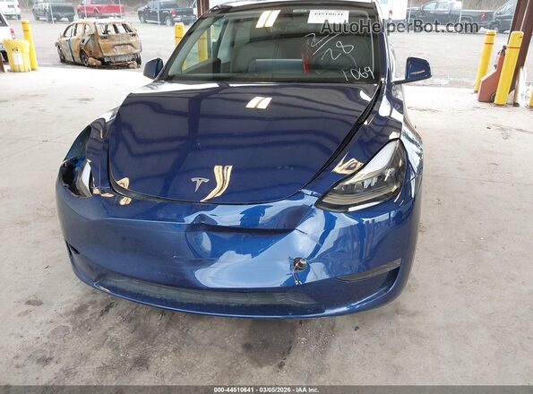 7SAYGDED2RF181069 2024 TESLA MODEL Y Dark Blue Vista frontal