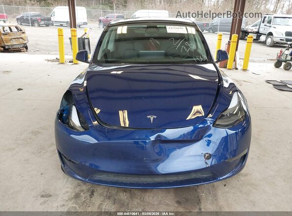 7SAYGDED2RF181069 2024 TESLA MODEL Y Dark Blue Vista interior trasera