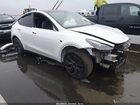 2025 Tesla Model Y Long Range Dual Motor Rear-wheel Drive White vin: 7SAYGDED4SA374116