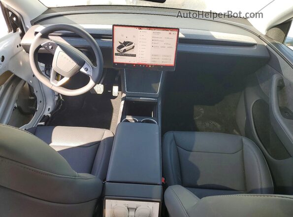 7SAYGDED4TF432097 2026 TESLA MODEL White Vista del salpicadero