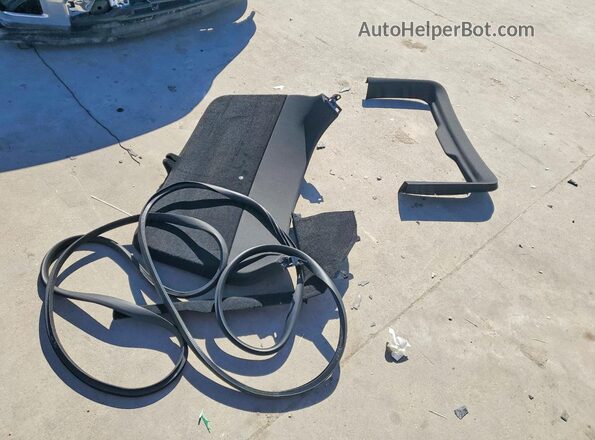 7SAYGDED4TF432097 2026 TESLA MODEL White Vista del compartimento del motor