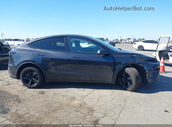 7SAYGDED5TF404728 2026 TESLA MODEL Y Gray Widok wnętrza z tyłu