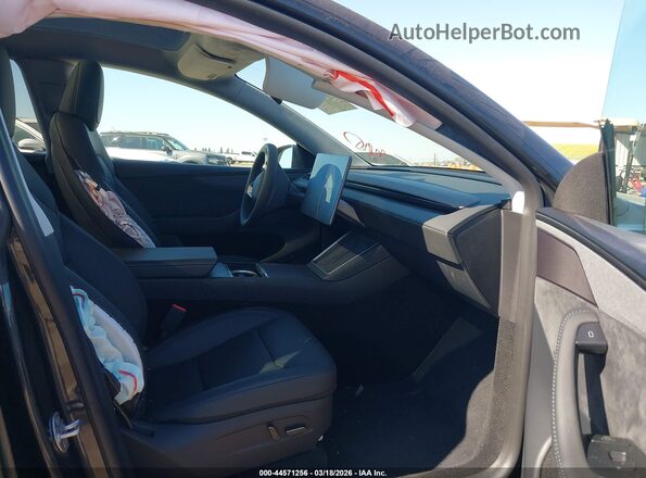 7SAYGDED5TF404728 2026 TESLA MODEL Y Gray Widok wnętrza z przodu